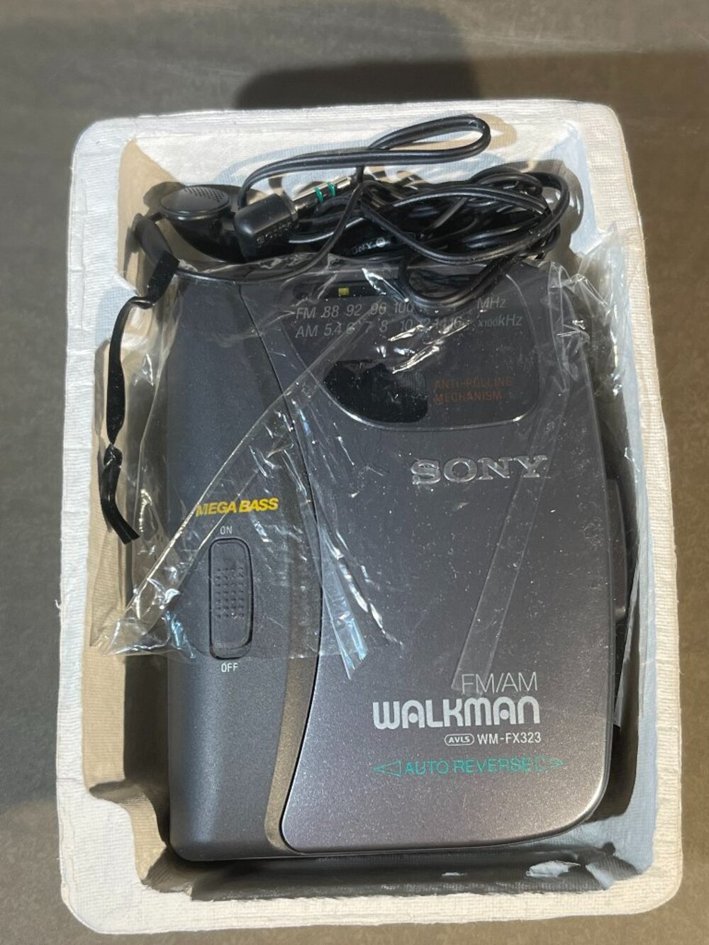 Vintage Sony Walkman Radio Cassette Player WM-FX323 IN BOX (2128)